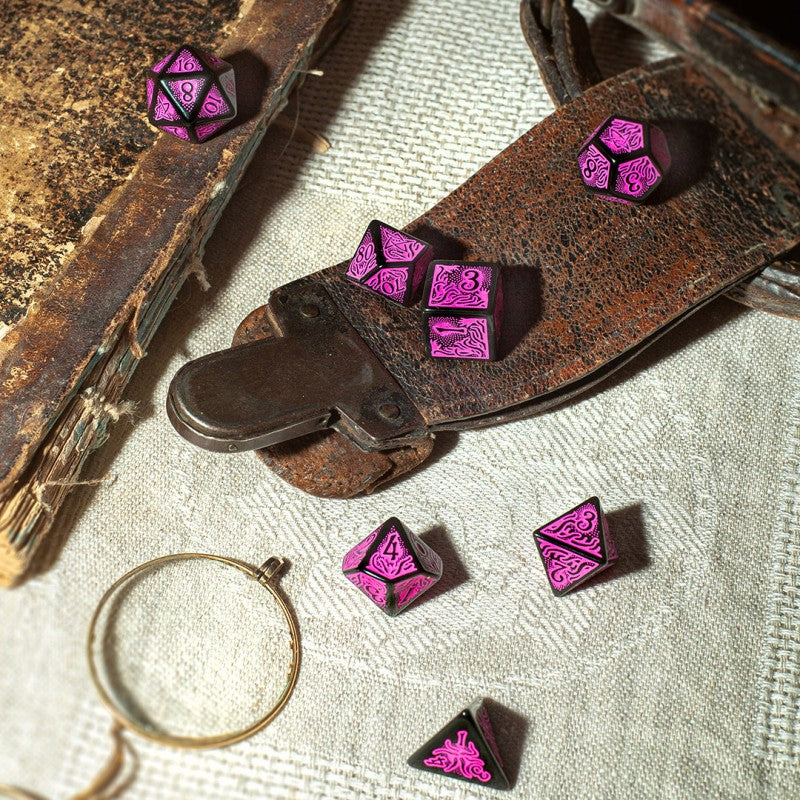 Call of Cthulhu: Black and Magenta Dice Set